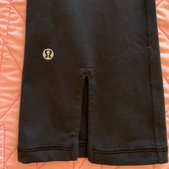 Lululeomon Crop Pants - Picture 3 of 4